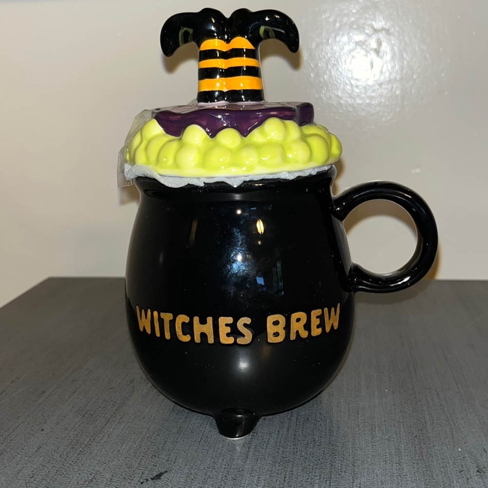 Witch’s brew cauldron mug with removable lid